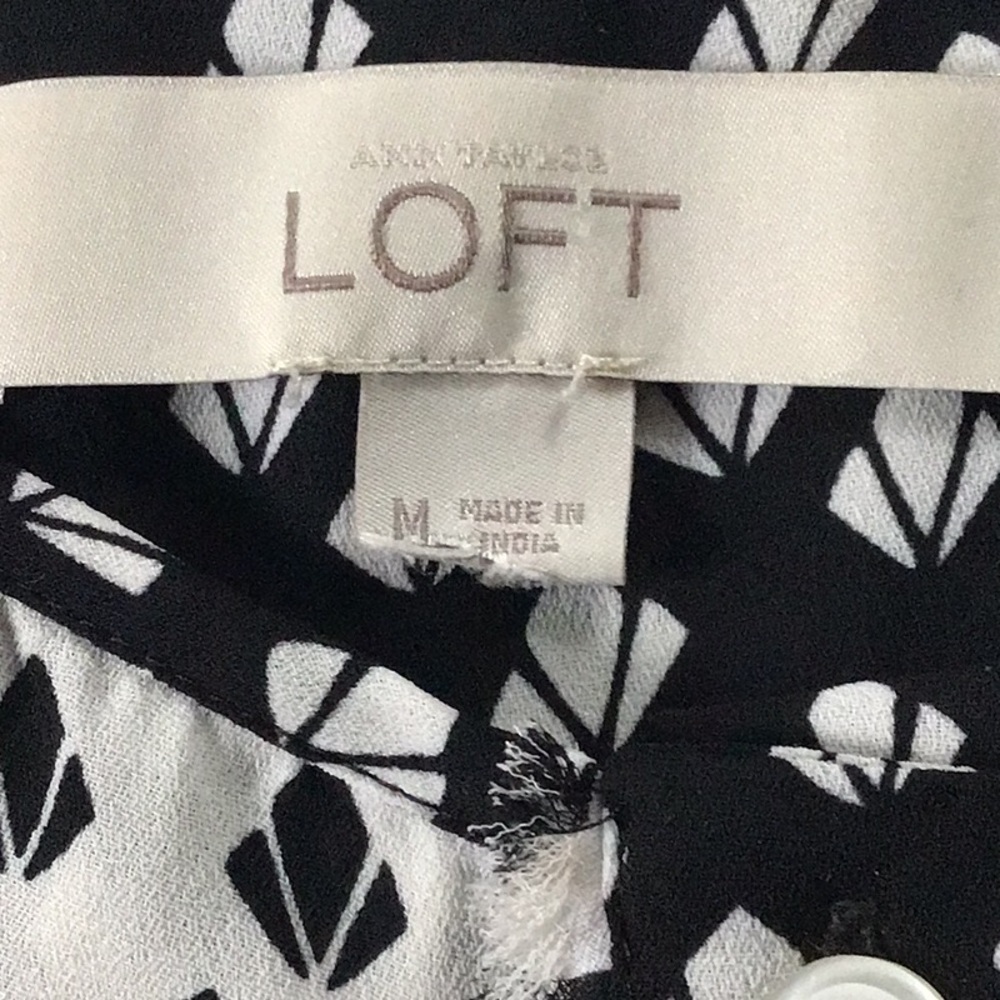 ‼️MOVING‼️ LOFT Flutter Sleeve Blouse Top. Sz. Medium. Black & White EUC - Picture 3 of 7